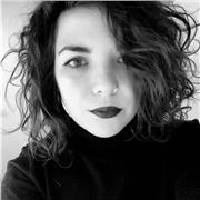 Laureata in lingue e letterature orientali , con magistrale conseguita a Parigi offre lezioni di francese. 
Esperienza nell'insegnare questa lingua , che mi sta molto a cuore, a tutti i livelli dalle scuole elementari al liceo